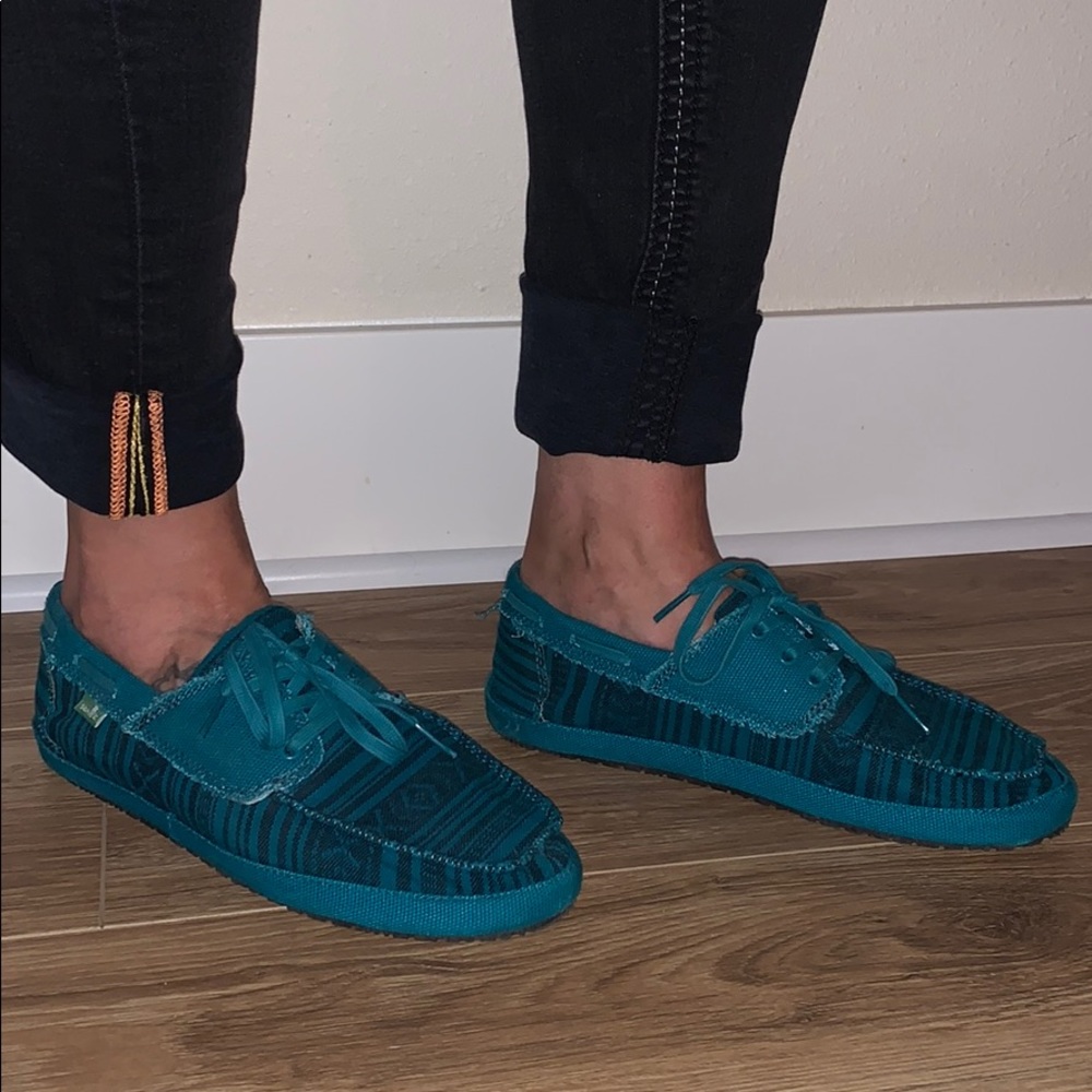 Sanuk moccasin slip on shoes